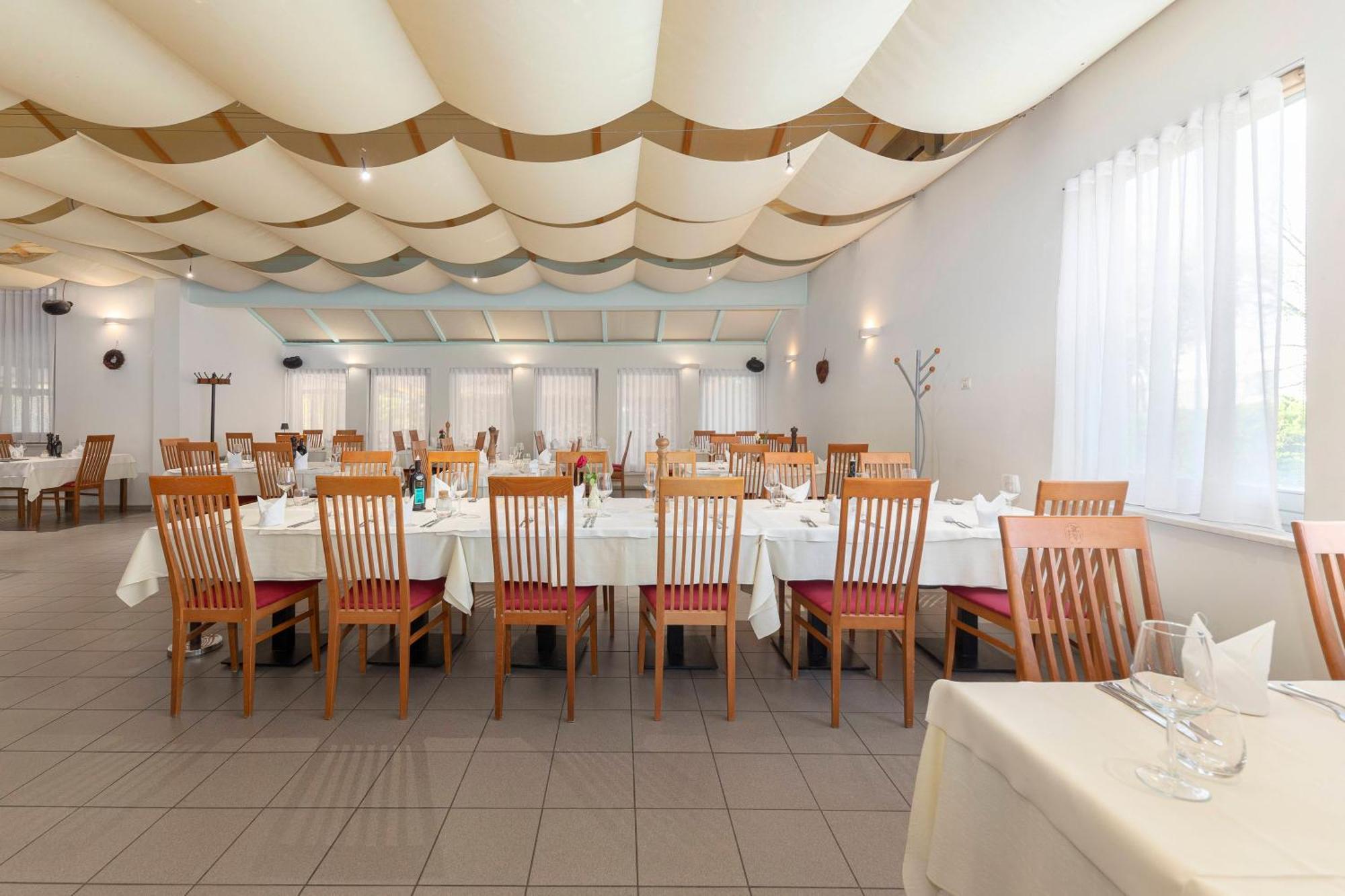 Restaurant Bric Dekani Экстерьер фото