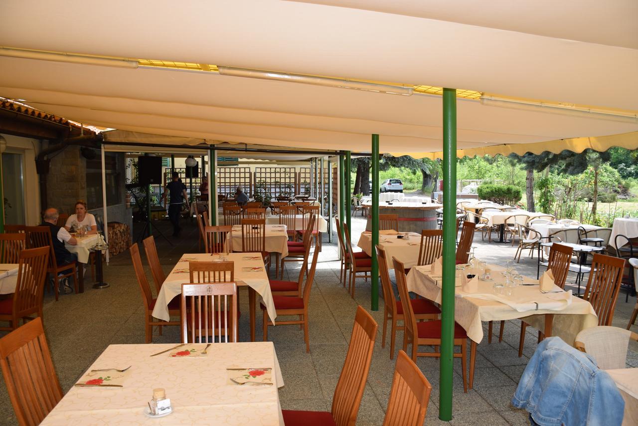 Restaurant Bric Dekani Экстерьер фото