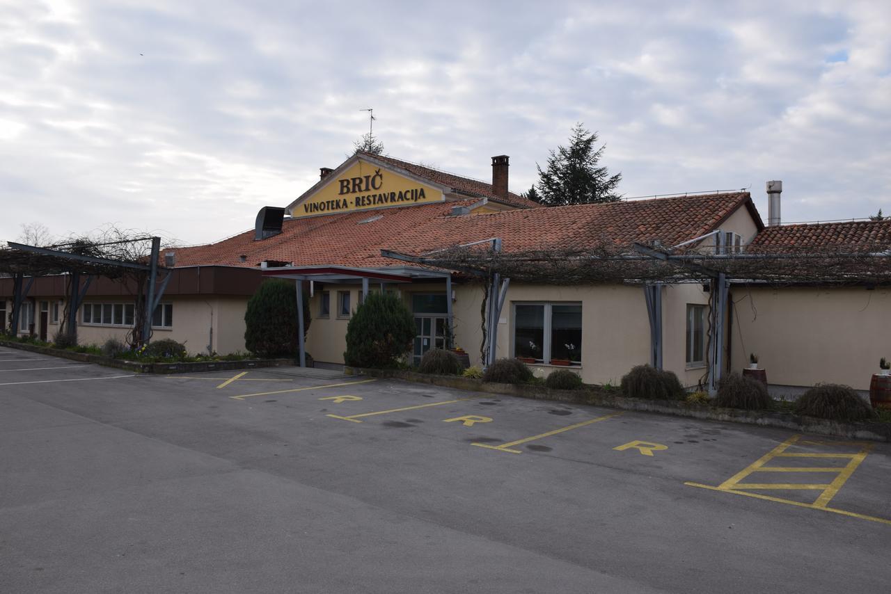 Restaurant Bric Dekani Экстерьер фото