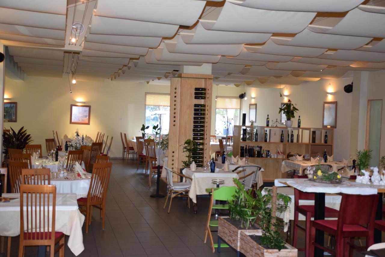 Restaurant Bric Dekani Экстерьер фото