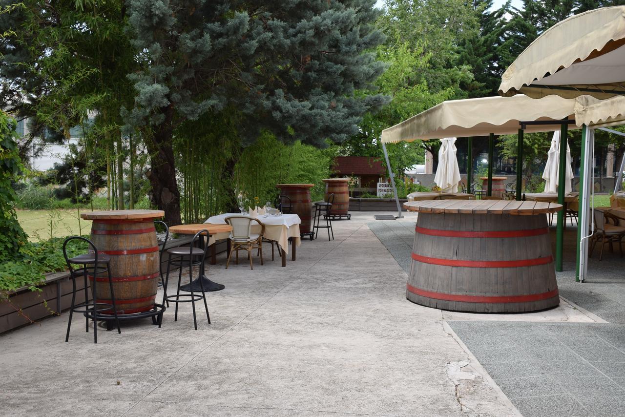Restaurant Bric Dekani Экстерьер фото